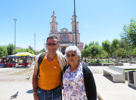 Turistas que llegan a la región suben a Andacollo para visitar a la Chinita