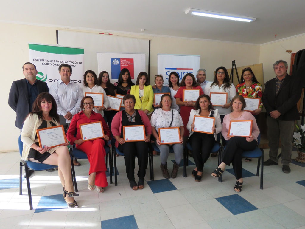 14  andacollinas reciben su certificación de capacitación en instalación de revestimientos