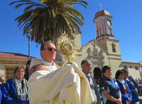 Fieles participaron de la procesión de Corpus Christi en Andacollo