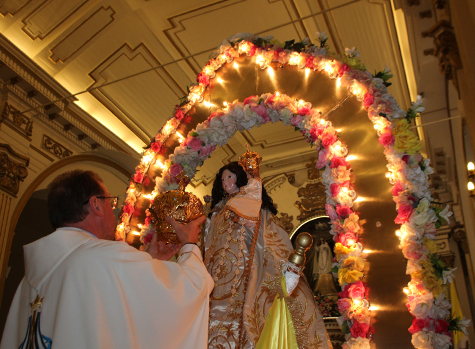 Bendicen nuevas prendas de la Virgen Peregrina de Andacollo donada por anderos