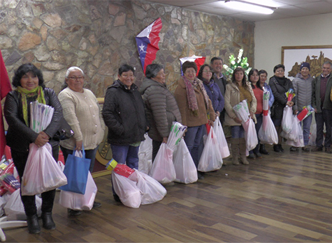 Vecinos de de Andacollo reciben banderas e implementos para hermosear sus barrios en estas Fiestas Patrias