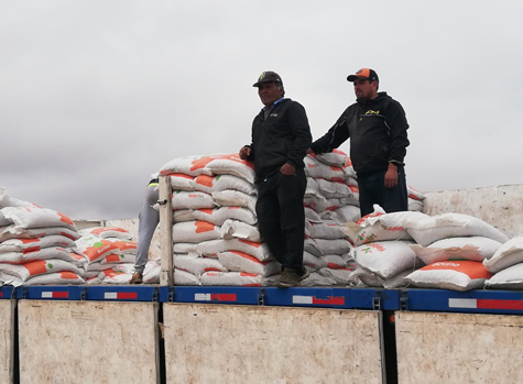 Crianceros andacollinos son beneficiados con la entrega de alimento para sus animales