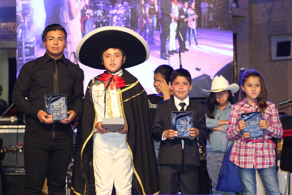 Andacollinos disfrutaron de la música en el VI Festival del  Cantar Vecinal