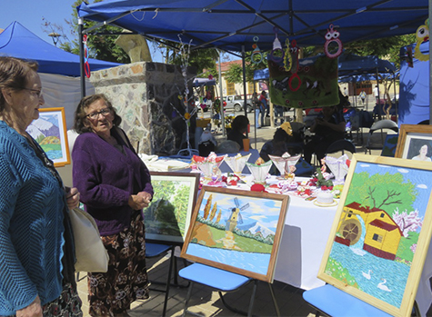 Organizaciones comunitarias andacollinas dan inicio al mes de aniversario con exposición de manualidades