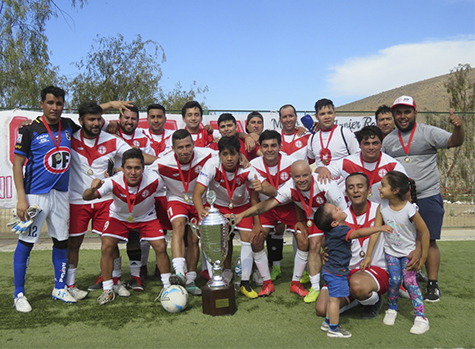 Asociación de Fútbol entrega trofeos a los campeones Huracán y  Andacollo Sporting