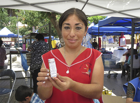 Emprendedora de El Manzano ofrece productos terapéuticos en base a hierbas