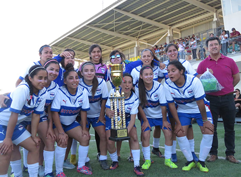 Elenco de Ritoque alzó la copa del 2° campeonato internacional de fútbol femenino