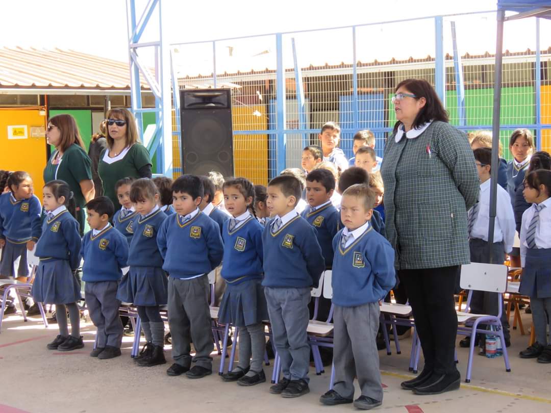 Comunidad educativa conmemoró el 39° aniversario de la Escuela Luis Cruz Martínez