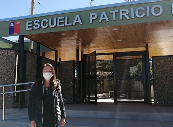 Profesores de la Escuela Patricio Lynch apoyan con mucho esfuerzo a sus alumnos