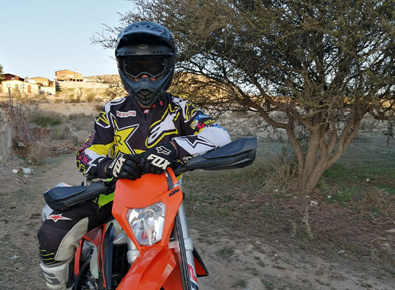 Kevin Pérez campeón andacollino de motocross sigue entrenando para el futuro regreso de las competencias