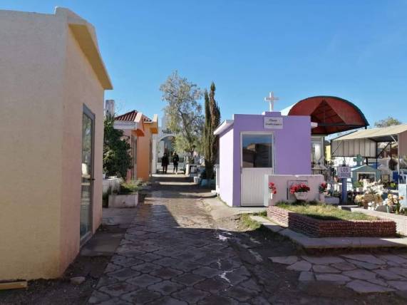 Cementerio busca a deudos de más de 200 personas ubicadas en sepulturas con riesgo de derrumbe