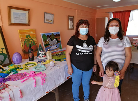Integrantes del Centro de Madres “Adriana Rivera” expusieron sus manualidades