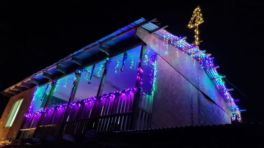 Vecinos de Andacollo se esmeran para decorar sus casas con colores y luces del espíritu navideño