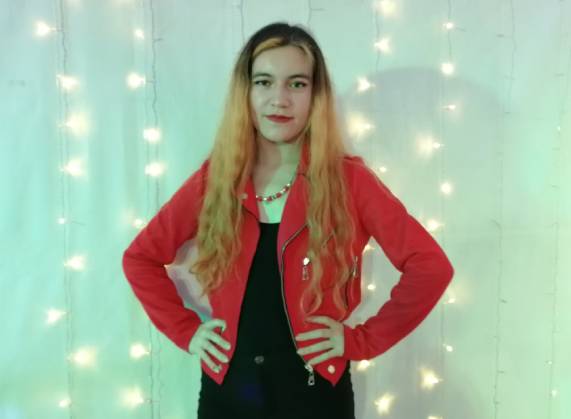 Alexa Vicencio da un paso más en su carrera musical con el lanzamiento del sencillo «Falsas promesas»
