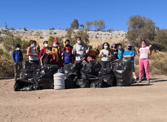 Estudiantes andacollinos participan en actividad para incentivar el deporte y el cuidado del medio ambiente