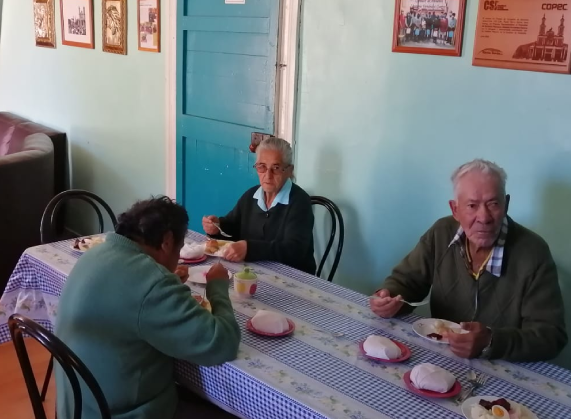 Comedor de ancianos retoma la atención presencial de sus beneficiados durante 3 días a la semana