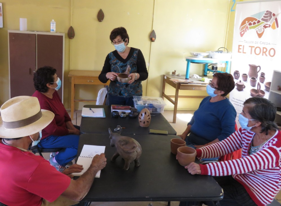 Integrantes del taller de greda de “ElToro” se capacitan gracias a un proyecto CAT