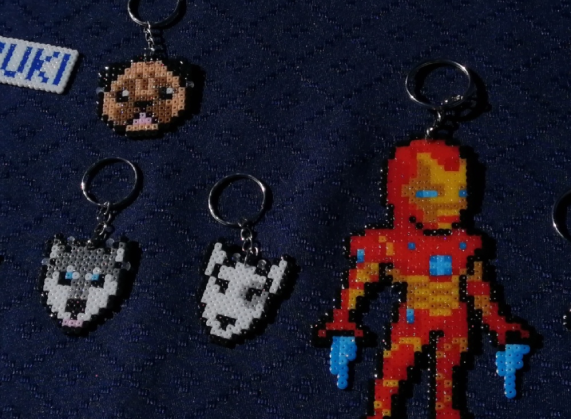 Emprendedor confecciona productos creativos y personalizados a través del pixelado