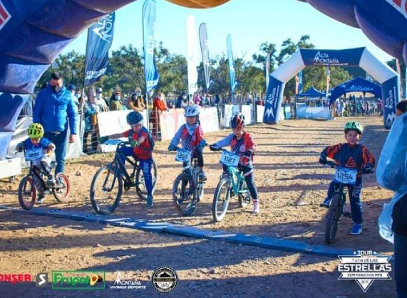 Club de ciclismo Andabike participa en el Campeonato “Ruta de las Estrellas”