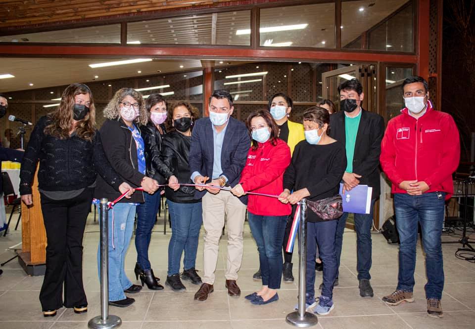 Vecinos de Condominio Los Álamos reciben muy felices la inauguración su sede social