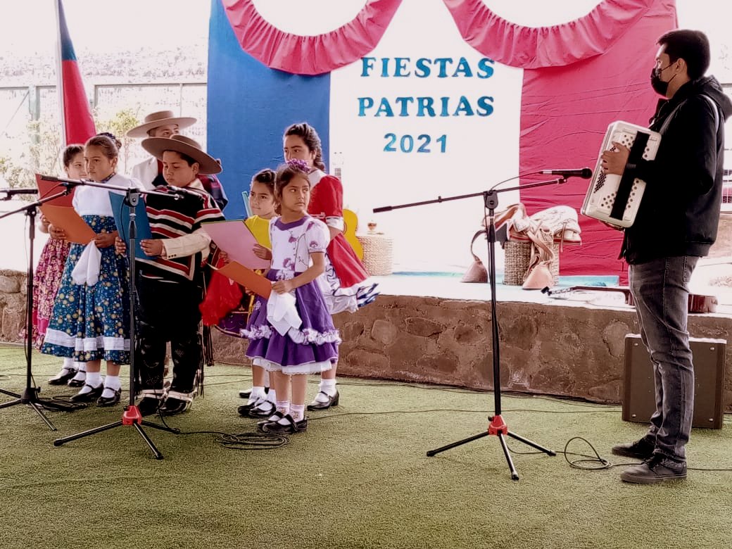 Comunidad educativa de El Cobre conmemora el mes de la Patria