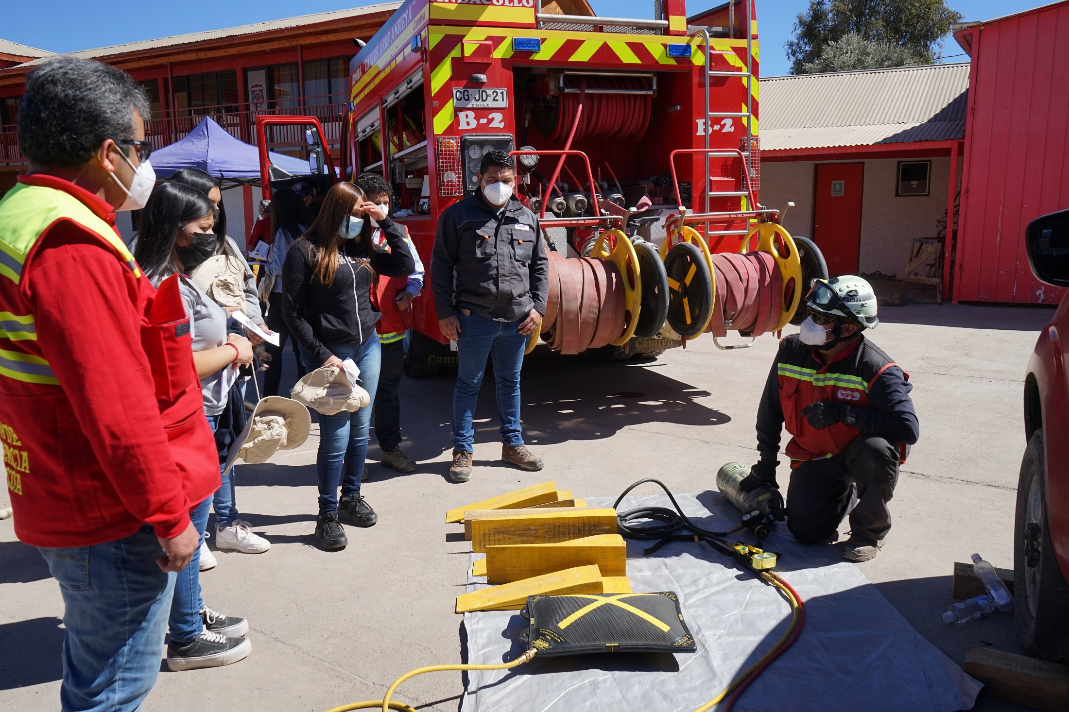 Bomberos de Andacollo y Teck CDA refuerzan labor preventiva con feria de seguridad