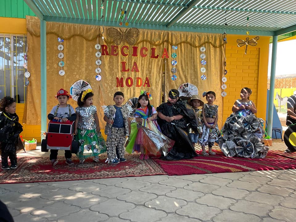 Párvulos del Jardín “Chispitas de Amor” se lucieron en desfile “Recicla la Moda”