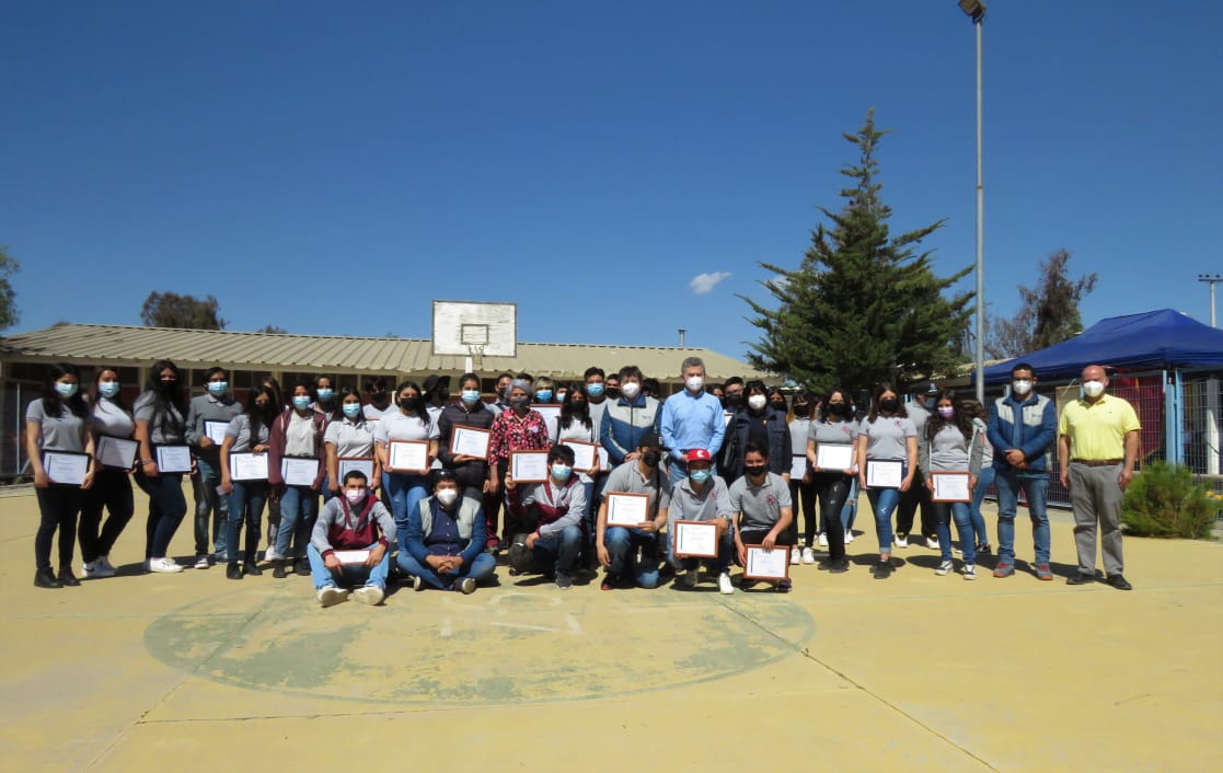 Alumnos del Liceo reciben certificados del curso de capacitación en Competencias Digitales