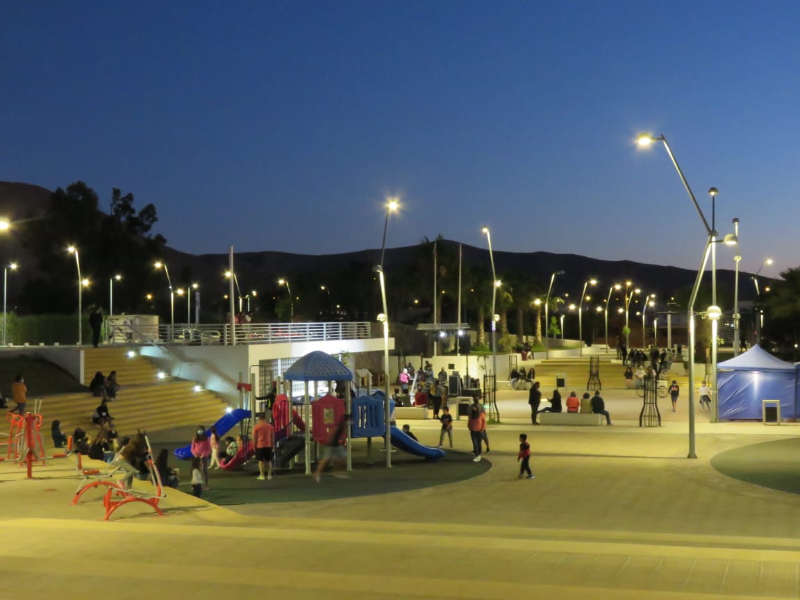 Con música y feria de emprendimiento se inician actividades de verano en nuestra comuna