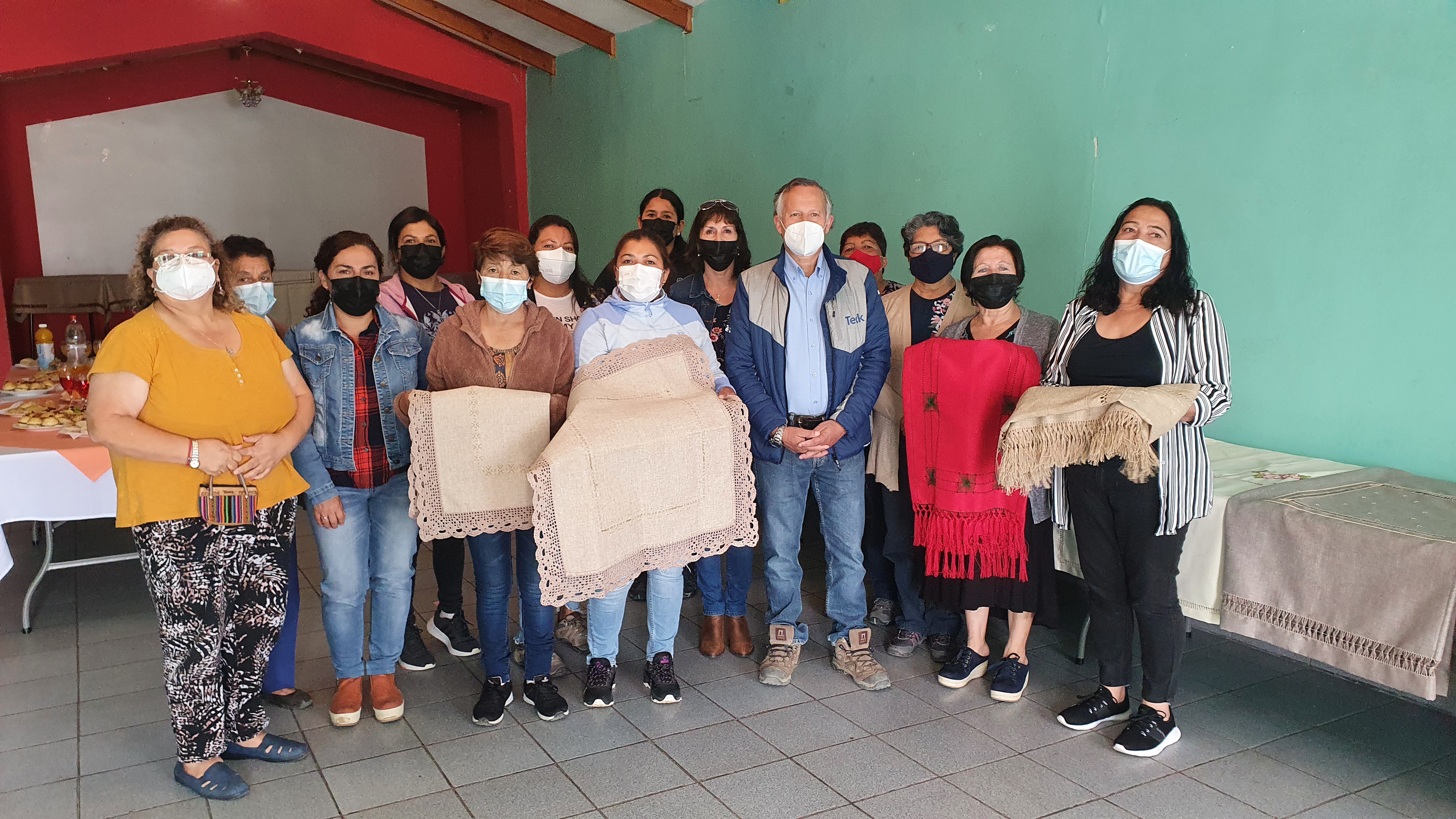 Centro de Madres “Las Brisas” realiza exposición de sus trabajos manuales