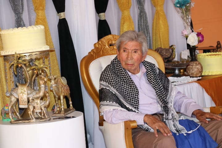 Don Em Alé celebró su cumpleaños recibiendo el reconocimiento y cariño de su familia
