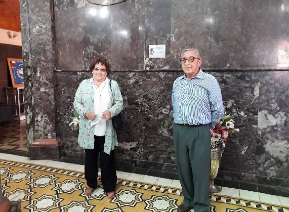Instalan placa dedicada al pintor Manuel Ábalos en el Camarín de la Virgen