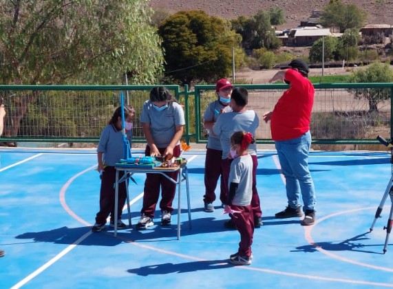 Alumnos de El Cobre aprendieron un poco más del cosmos en el Día de la Astronomía