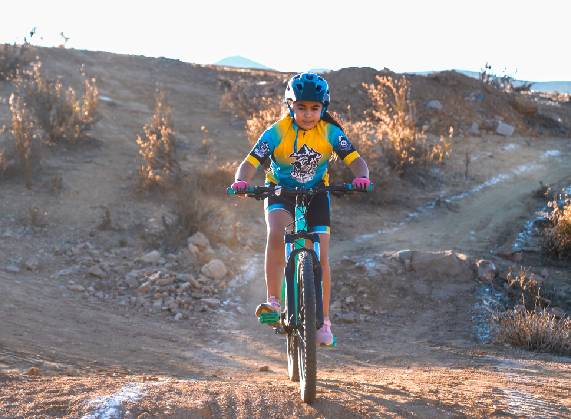Club “Andabike” gana Proyecto CAT que entrega  nueva indumentaria para sus competiciones