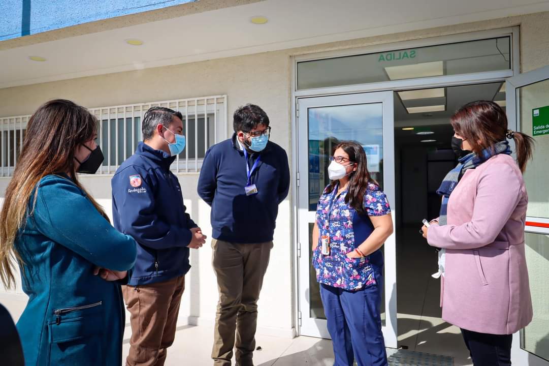 Comitiva andacollina visita centro de diálisis en Los Vilos