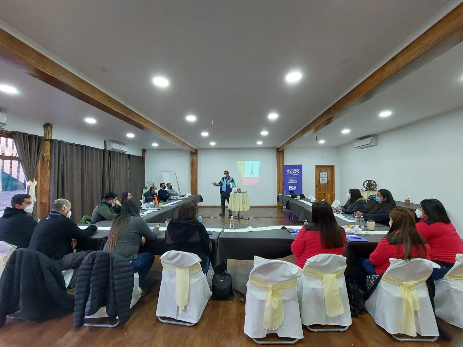 Empresas andacollinas son capacitadas en taller de “Maestros  Guías”.