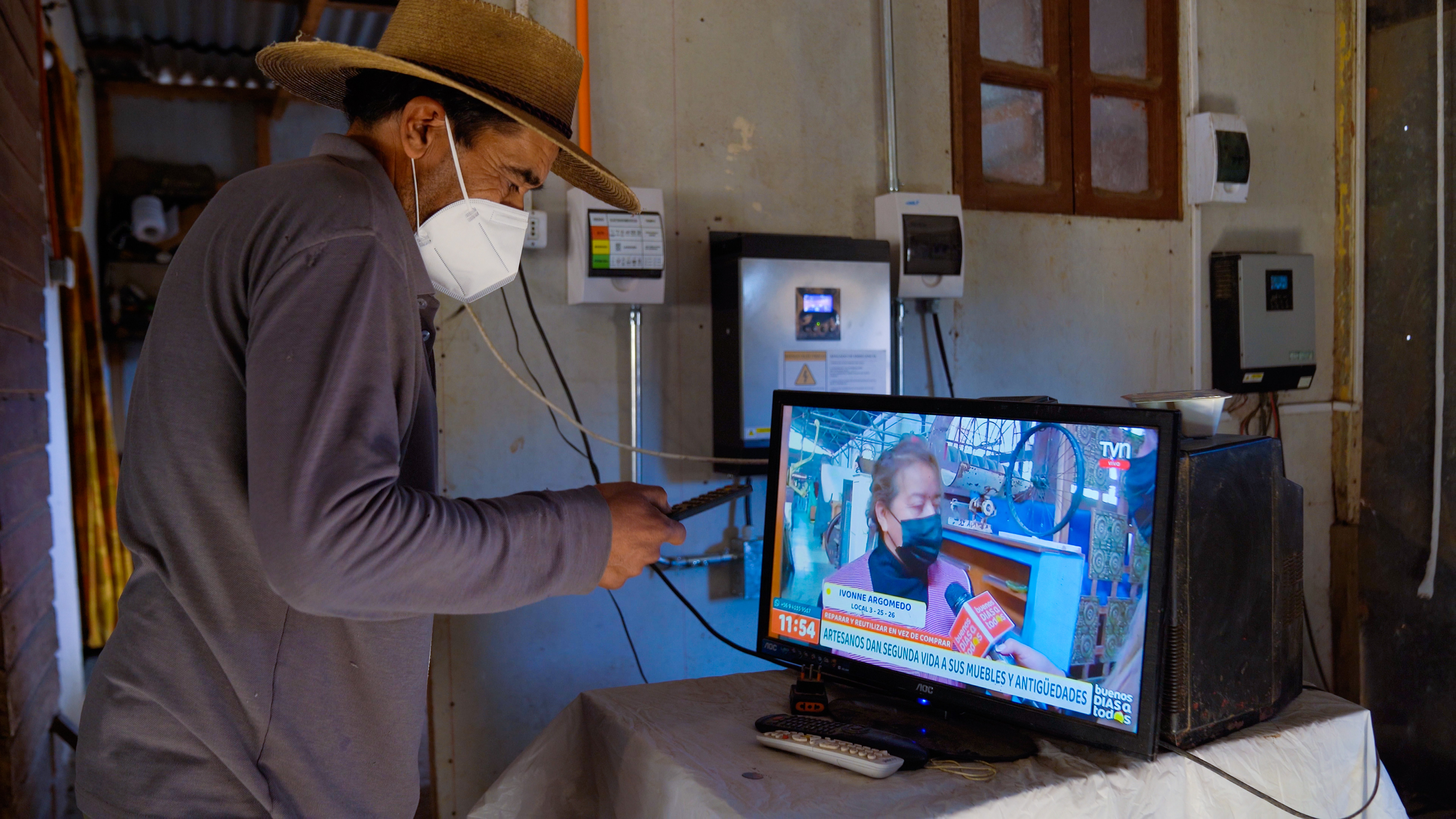 Familias de sectores rurales de Andacollo cuentan con nuevo sistema fotovoltaico de energía