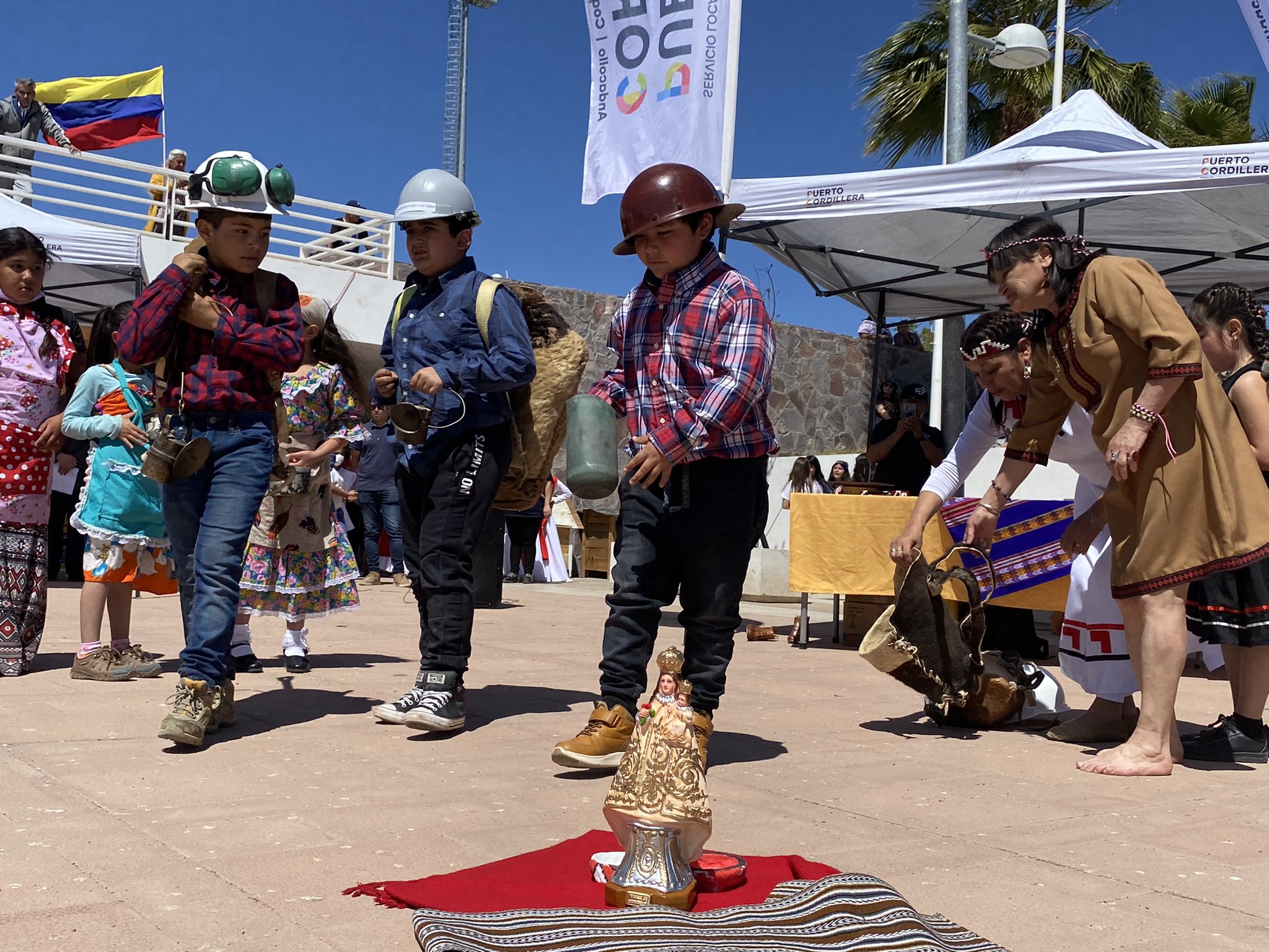 Más de 300 escolares participaron en Muestra Escolar de Intercambio Cultural desarrollada en nuestra comuna