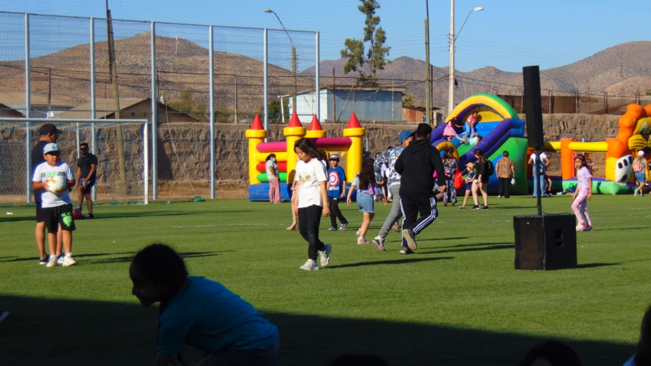 Familias andacollinas volvieron a disfrutar con la fiesta navideña y entrega de regalos