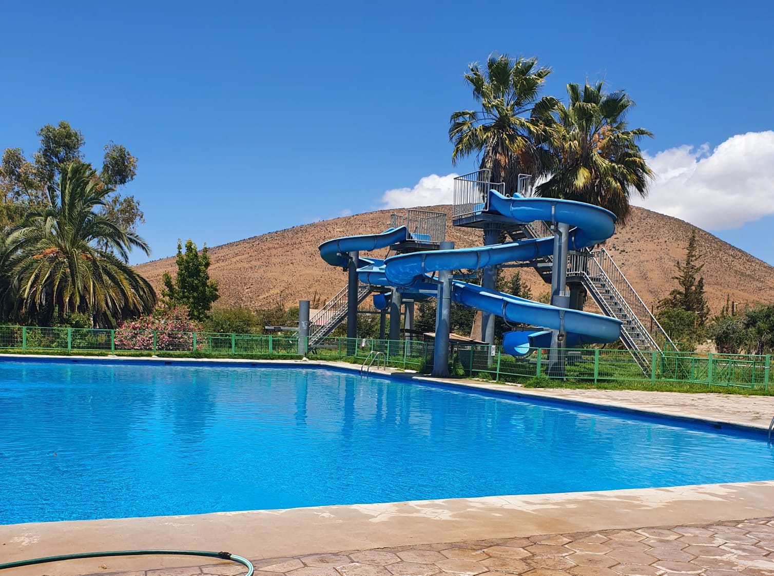 EL VERANO SE VIVE EN PISCINA MUNICIPAL PARQUE OASIS DE ANDACOLLO