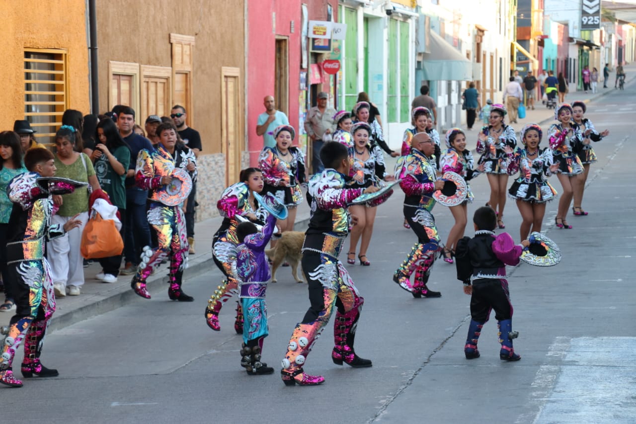 ARTE Y ALEGRÍA DEJÓ EL PASACALLE CULTURAL DE LA AGRUPACIÓN QULLUMARKA