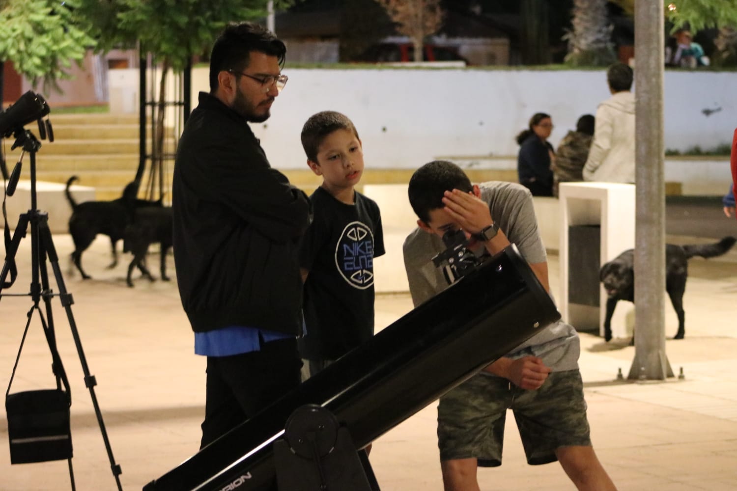 “Fiesta de las estrellas” tuvo exitosa convocatoria en el cierre de la semana de la astronomía