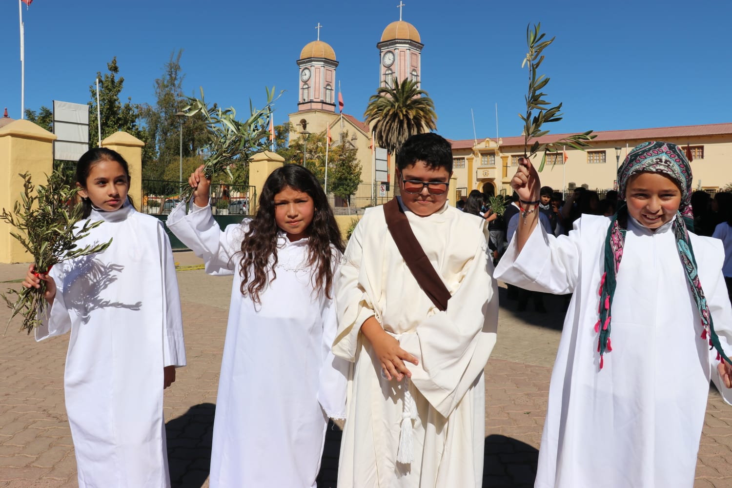 COLEGIO PARROQUIAL DE ANDACOLLO DIO INICIO A SUS ACTIVIDADES DE CONMEMORACIÓN DE SEMANA SANTA