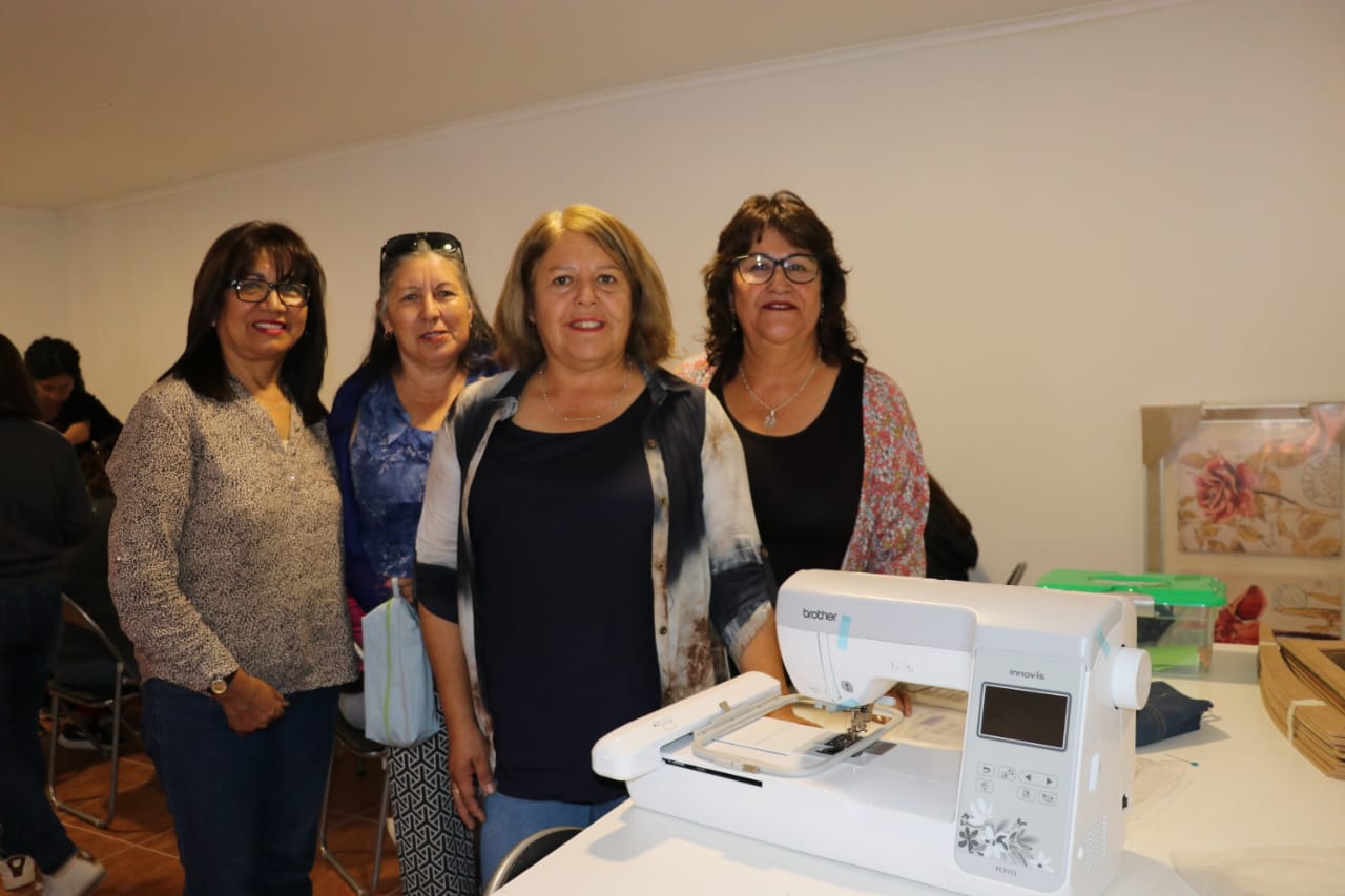 Curso de corte y confección motivó a 30 mujeres andacollinas a aprender el oficio