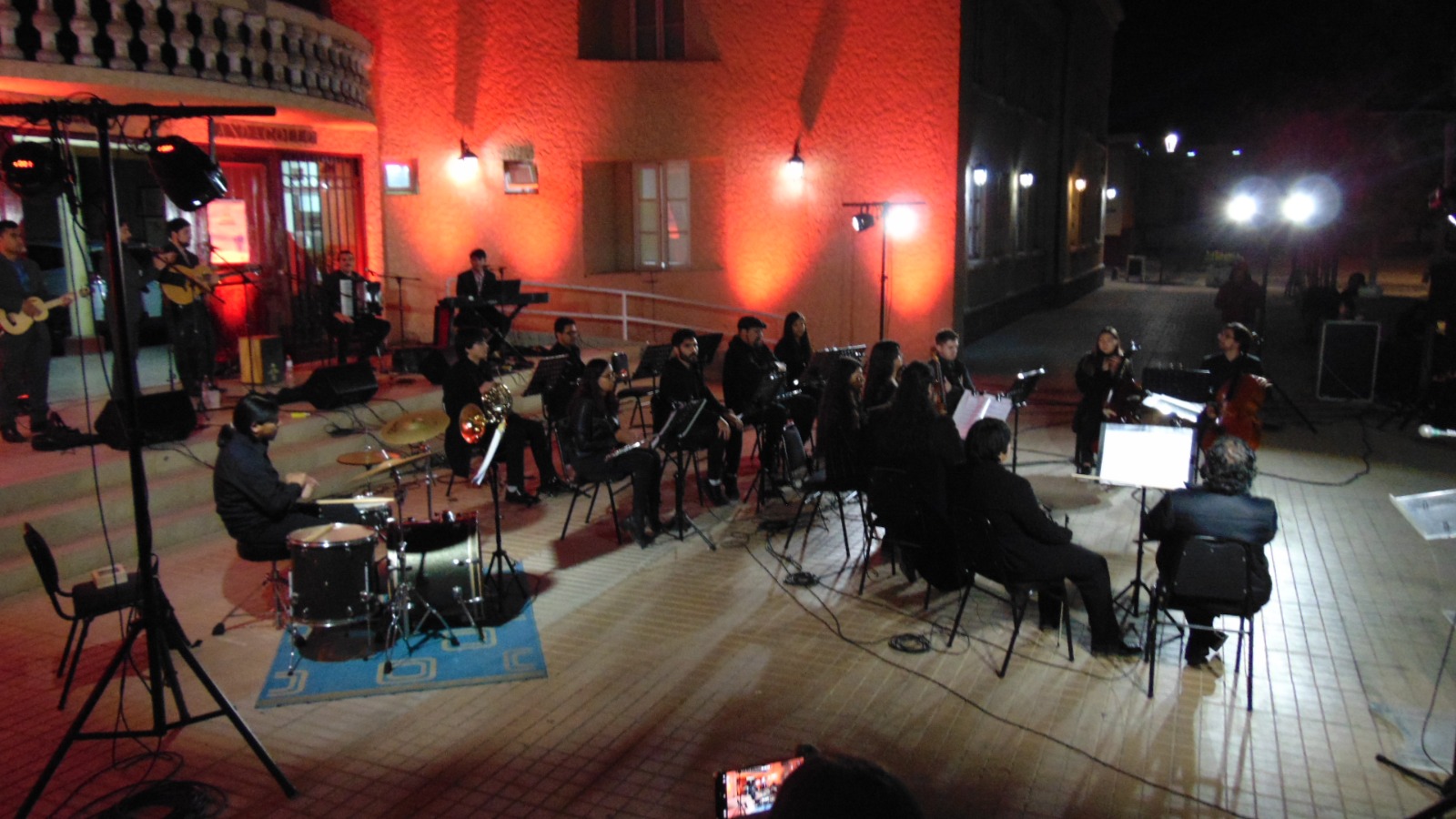 CONCIERTO DE CUECA BRAVA SINFÓNICO TUVO EXITOSO MARCO DE PÚBLICO ANDACOLLINO