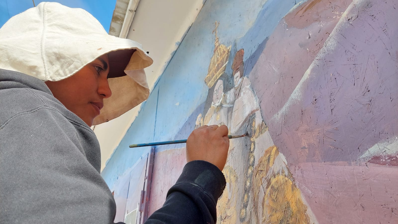 Artista andacollina Rosario Vega comparte su talento artístico con murales y talleres en la comuna