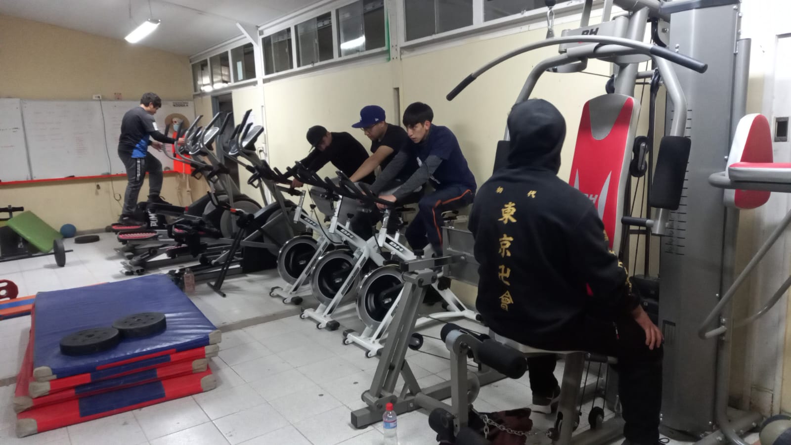 Gimnasio, talleres de acondicionamiento físico y atletismo están disponibles para toda la comunidad andacollina