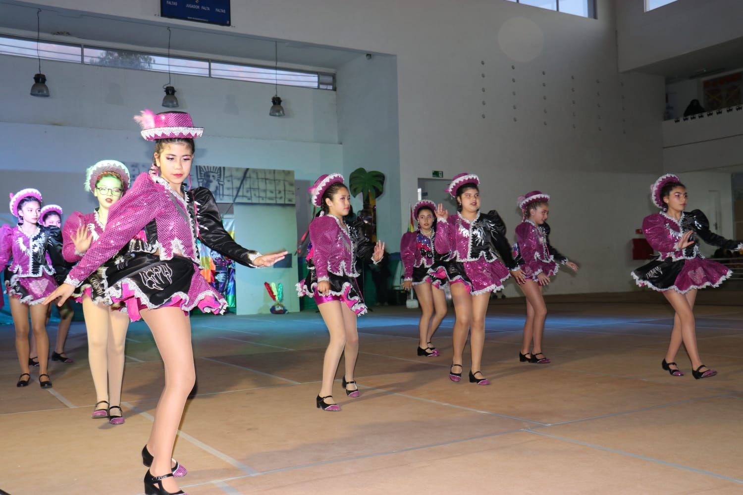 Agrupación Qullumarka realizó con gran éxito su Gala Artística Cultural