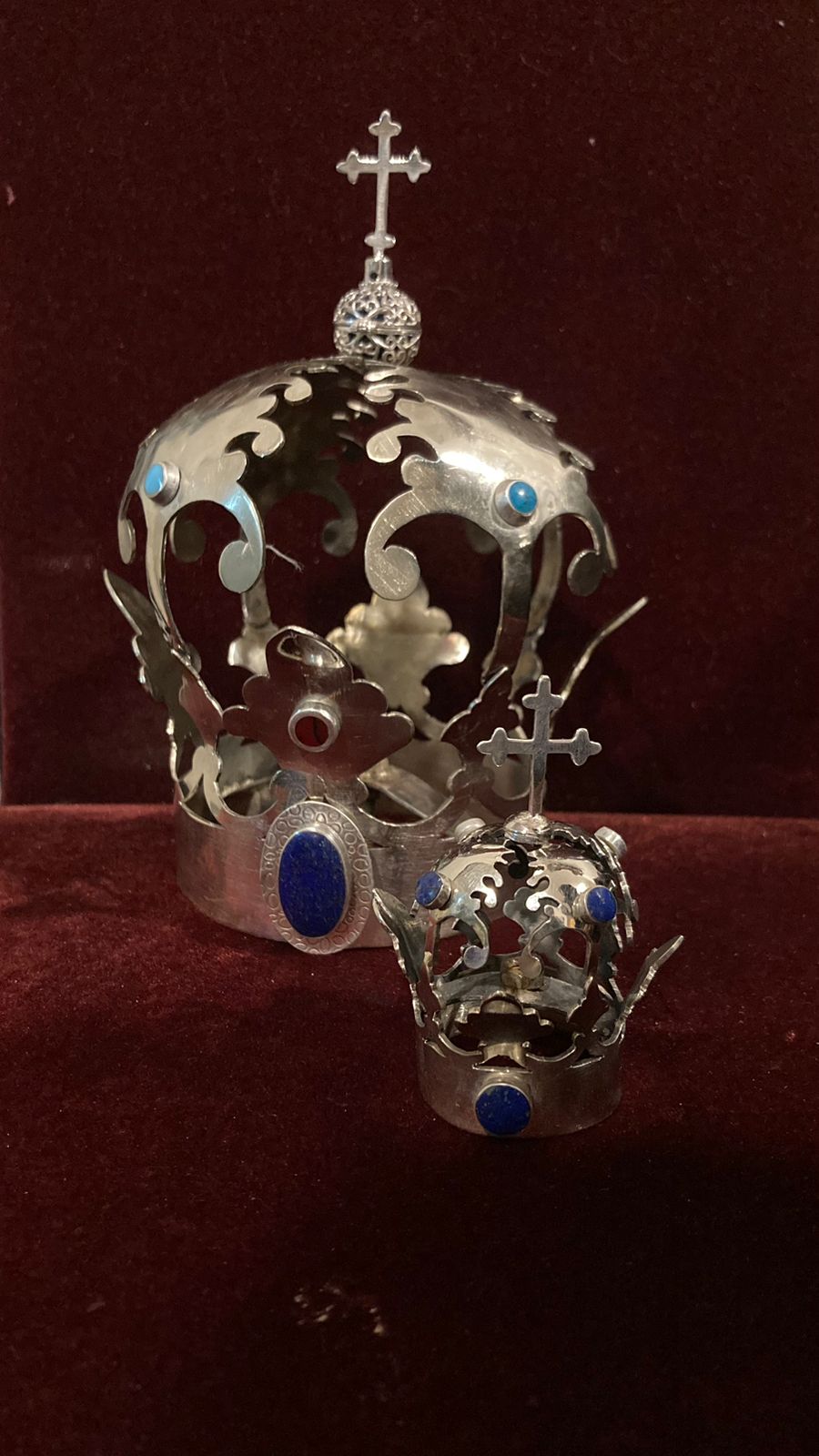 Orfebres andacollinos confeccionaron coronas para la virgen y el niño Jesús de Parroquia de Coquimbo