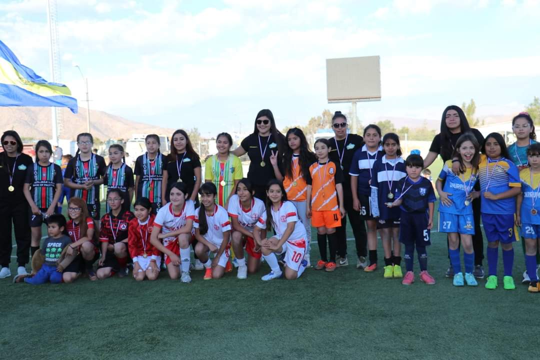 Con estadio lleno y entrega de copas culminó el Campeonato de Fútbol Pre Infantil de Andacollo